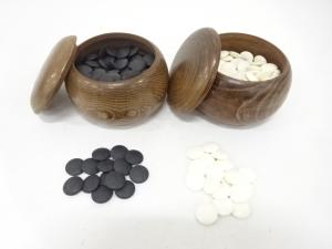 碁石(白石180・黒石181)